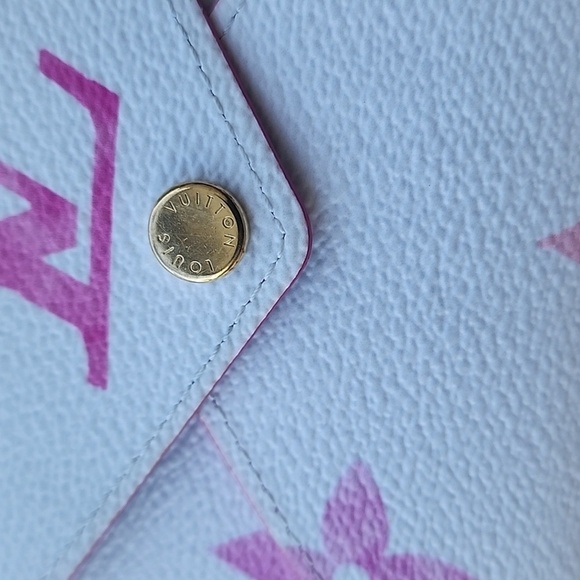 Louis Vuitton Kirigami Pochette Medium Pink By the Pool Collection 2023 - Picture 3 of 11